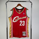 Regata Cleveland Cavaliers LeBron James Vermelha 2003/04 - Hardwood Classics