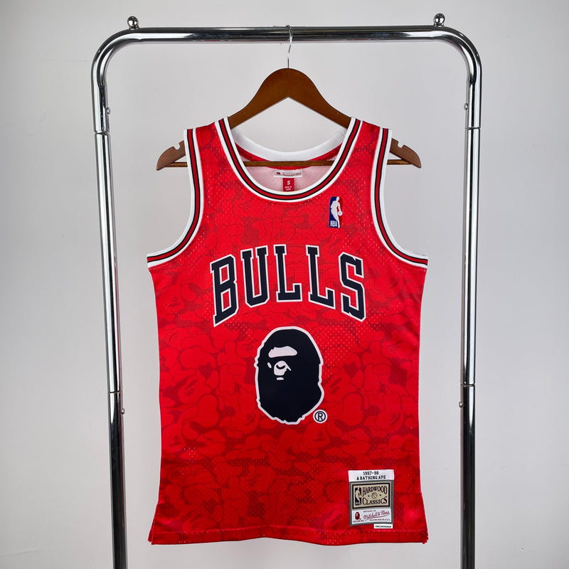 Regata BAPE x Mitchell & Ness Chicago Bulls Vermelha ABC Basketball Swingman 1997/98 - Hardwood Classics